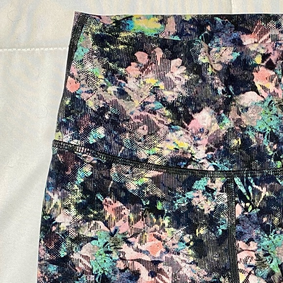 Lululemon Leggings Size 4 - Picture 3 of 3